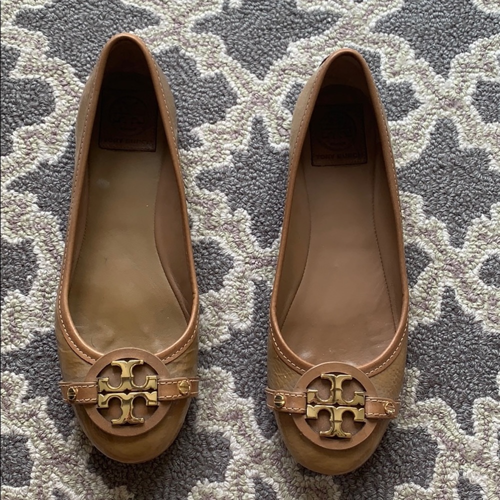 Tory Burch Aaden flat in patent camel